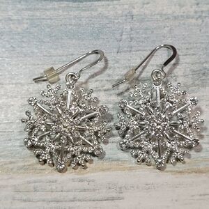 Rhinestones Snowflake Earrings.